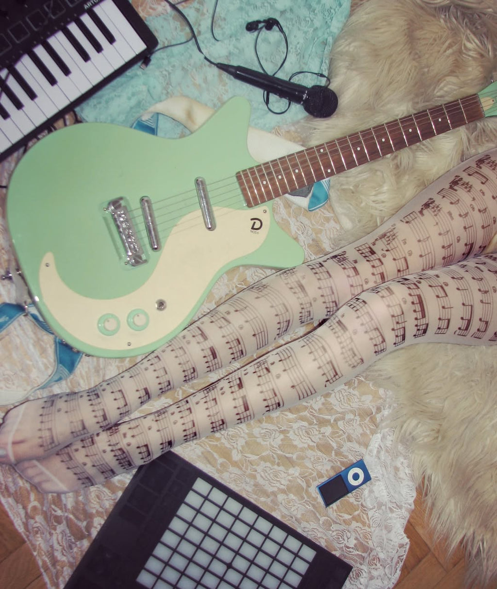 rajstopy w nutki "thank you for the music" 20 den białe