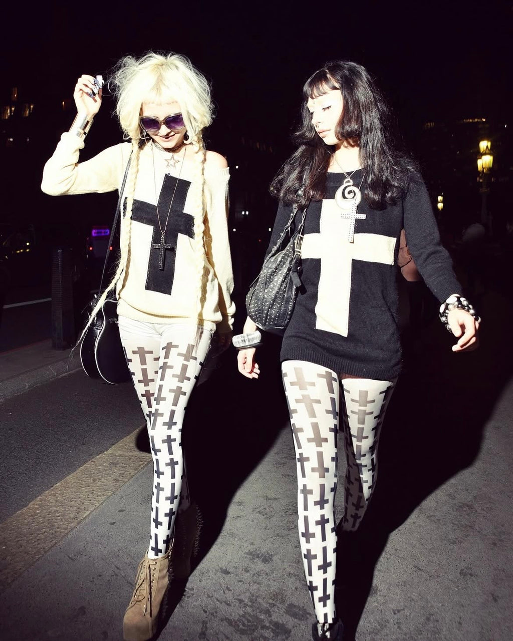 rajstopy w krzyże 'tumblr girl crosses' 40 den białe