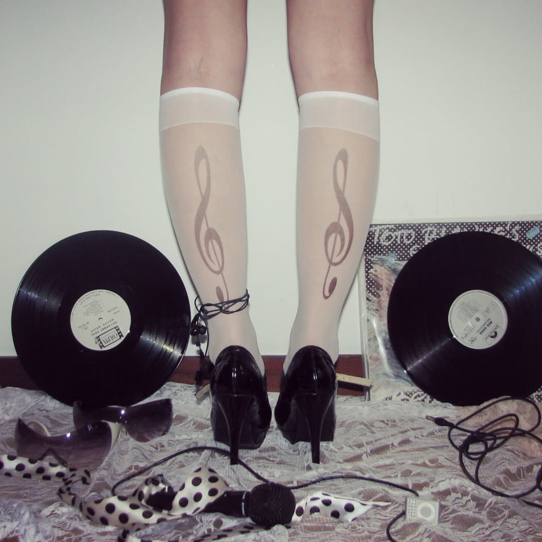 music note knee socks 'i love music' 20 den white